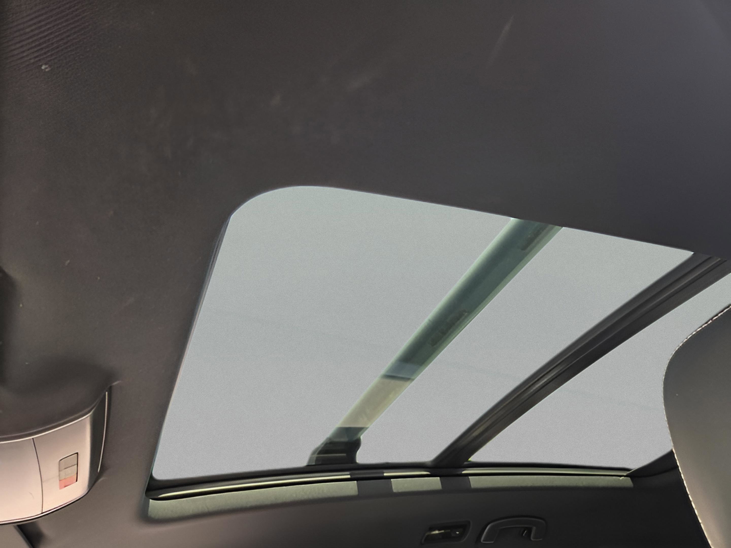 2023 Volkswagen Atlas Cross Sport SEL R-Line