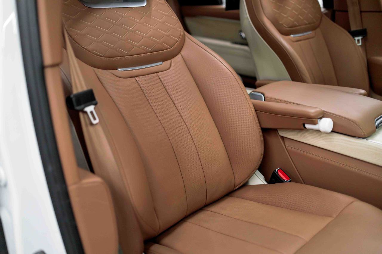 2024 Land Rover Range Rover SV