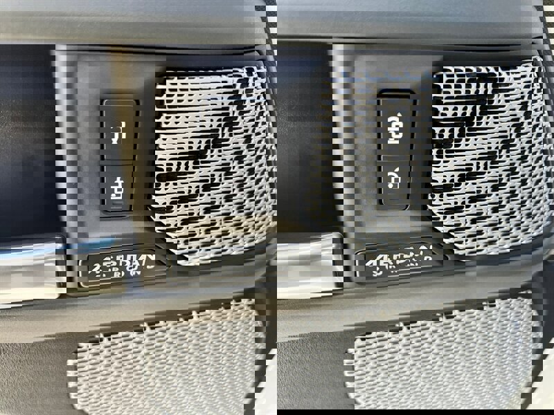 2023 Land Rover Defender 130 X-Dynamic SE