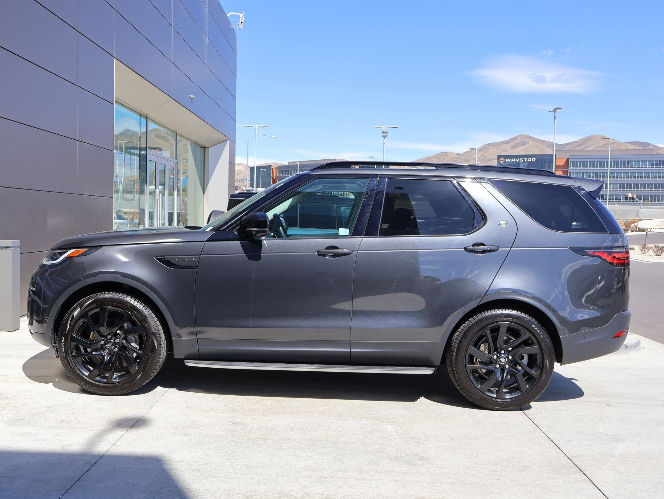 2025 Land Rover Discovery S