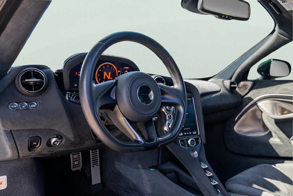 Used 2018 McLaren 720S photo 31