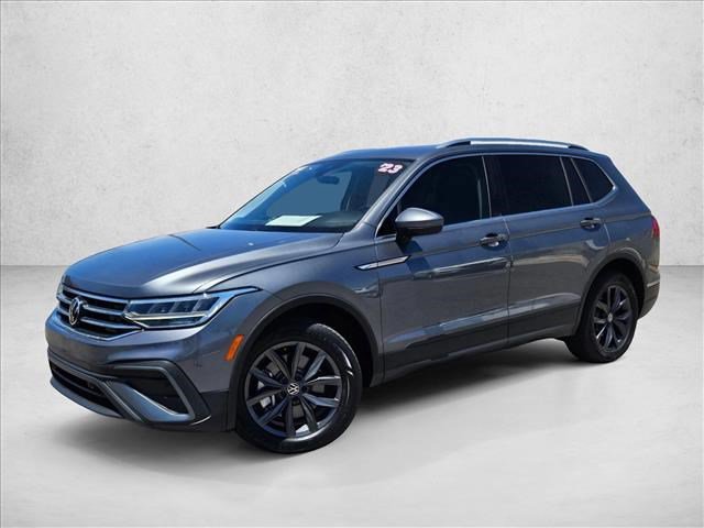 Used 2023 Volkswagen Tiguan SE w/ Panoramic Sunroof Package