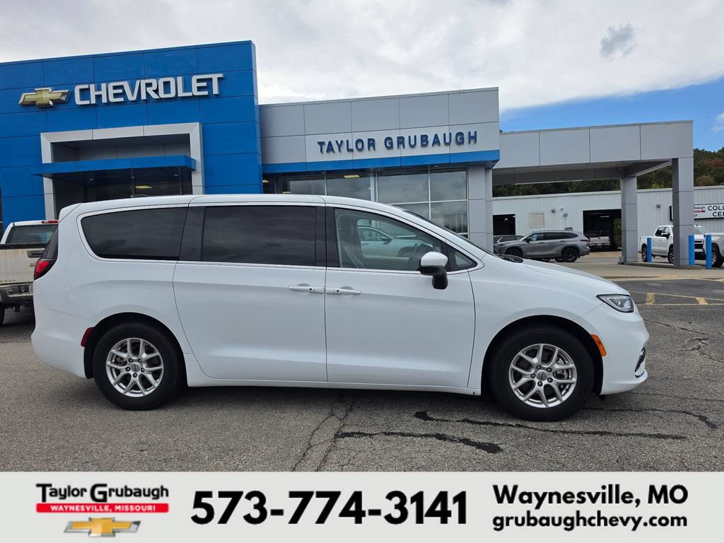 Used 2023 Chrysler Pacifica Touring-L
