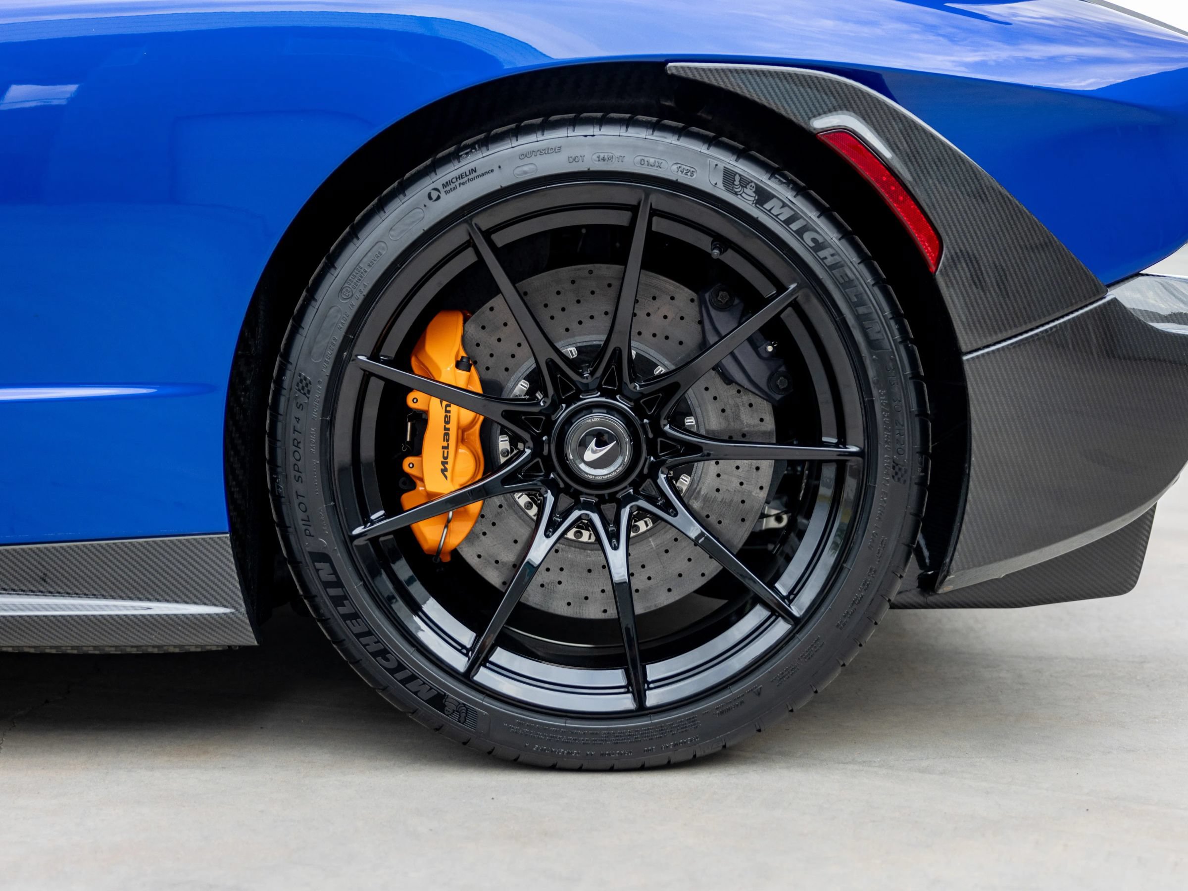 Used 2019 McLaren Senna photo 30