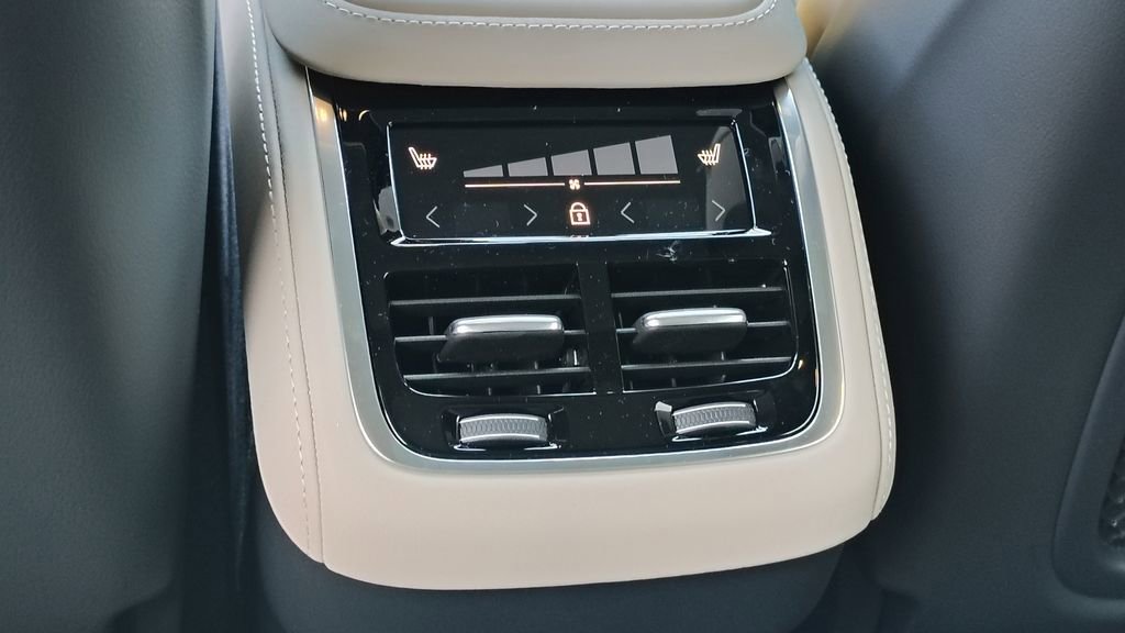 2026 Volvo Xc90 B6 Plus