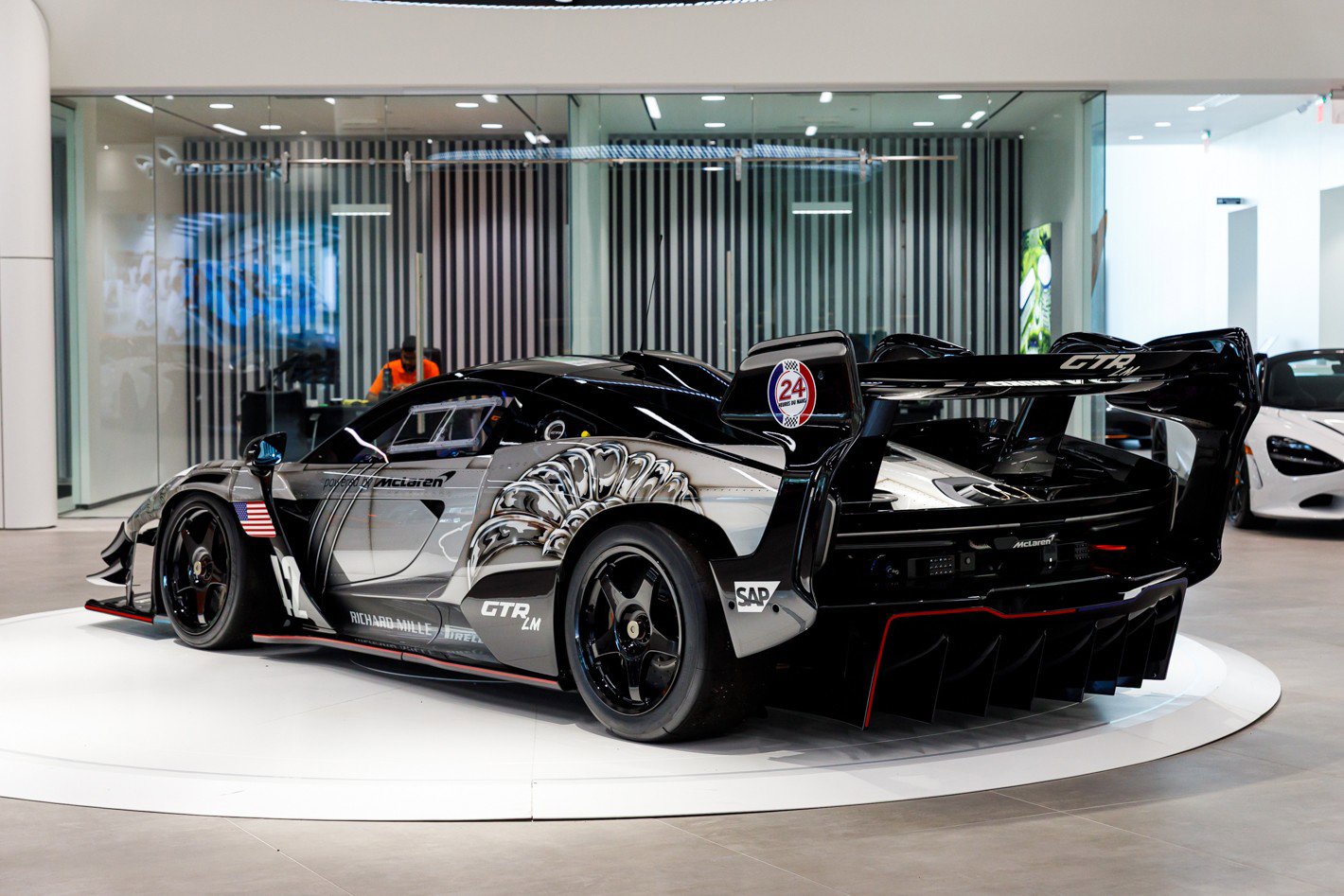Used 2020 McLaren Senna photo 16