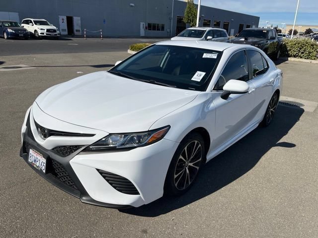 Used 2020 Toyota Camry SE w/ Carpet Mat Package