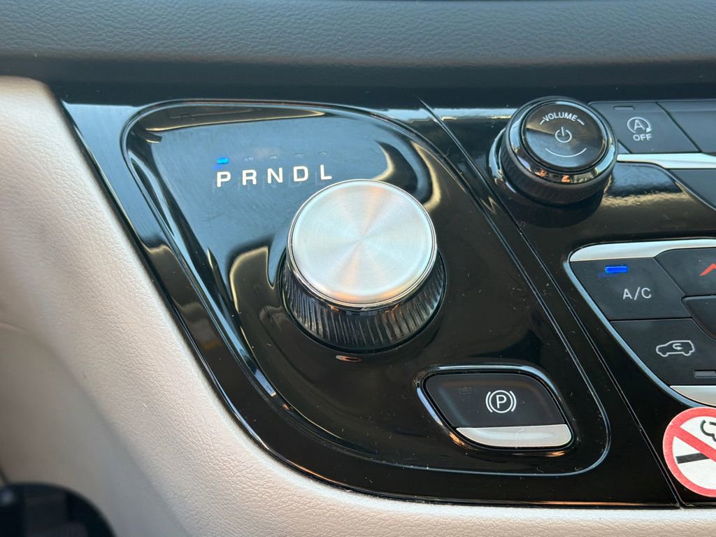 2024 Chrysler Pacifica Touring-L