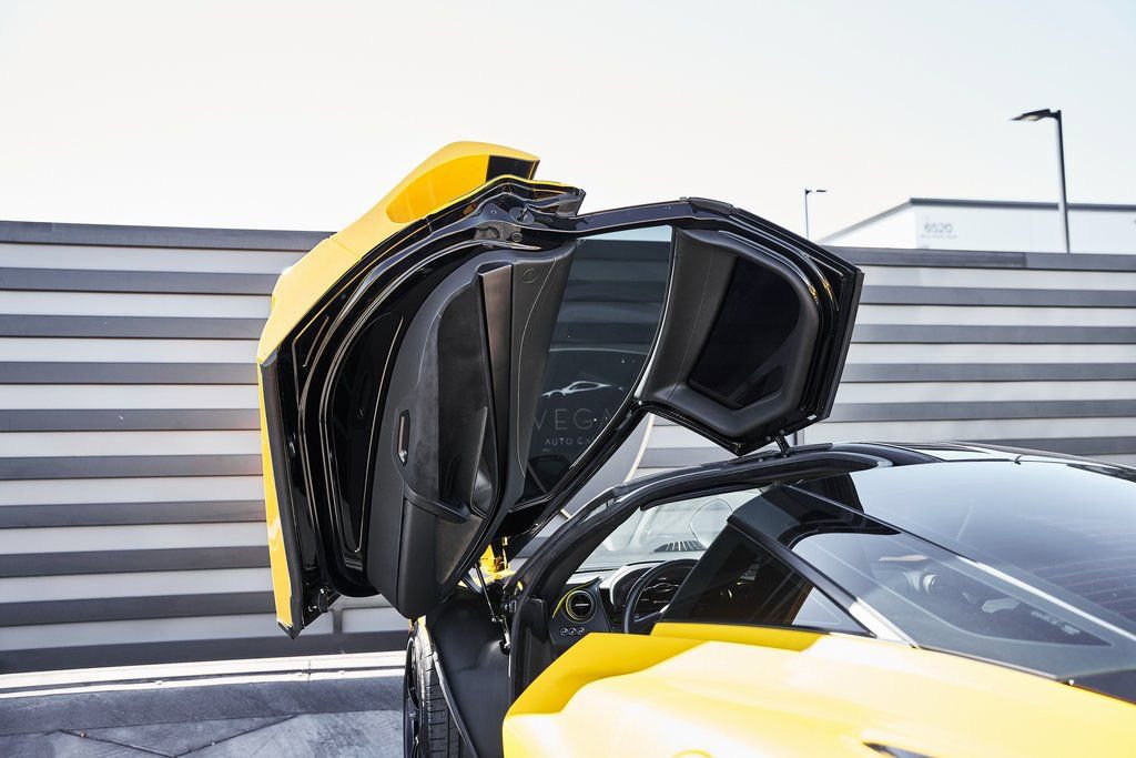 Used 2019 McLaren 720S photo 31