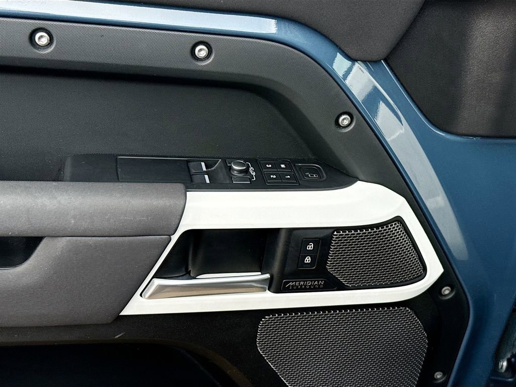 2023 Land Rover Defender 90 SE