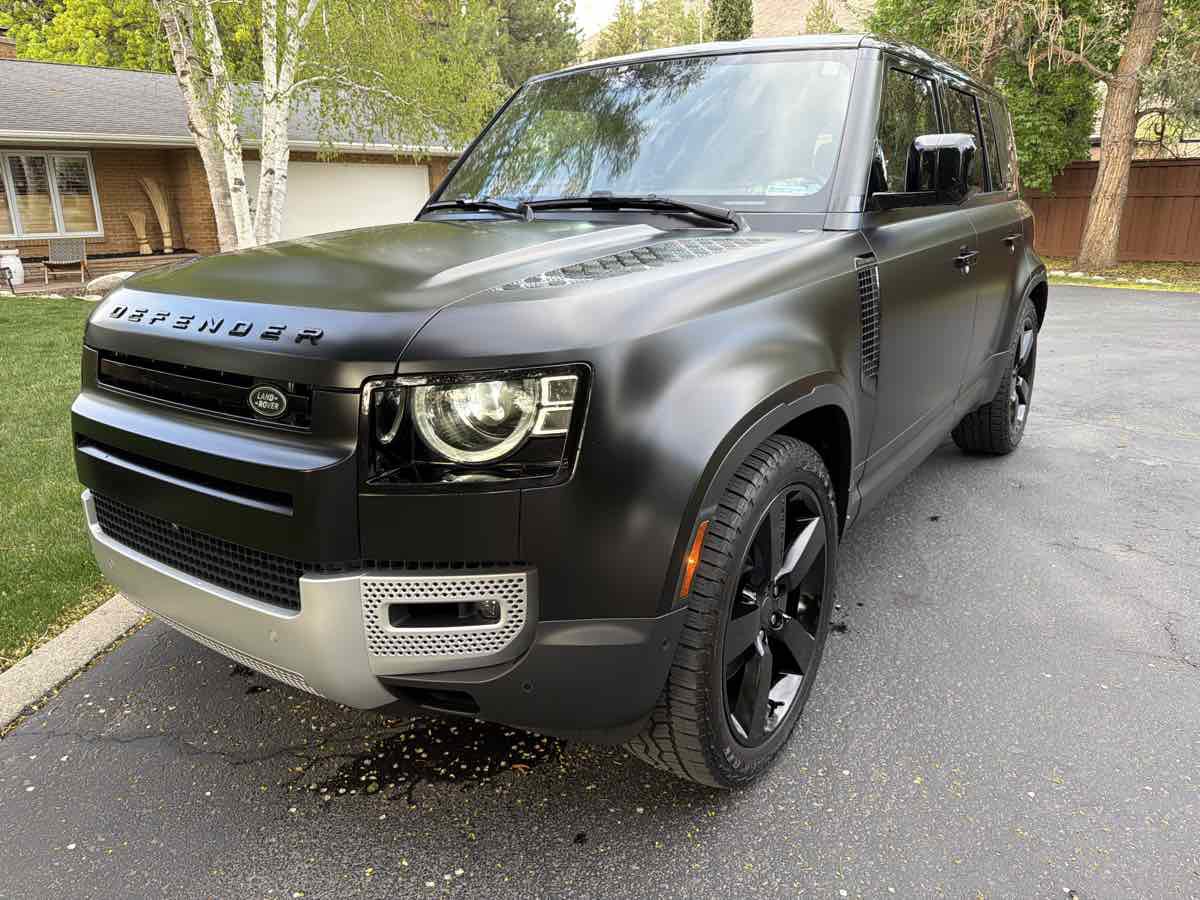 2024 Land Rover Defender 110 SE