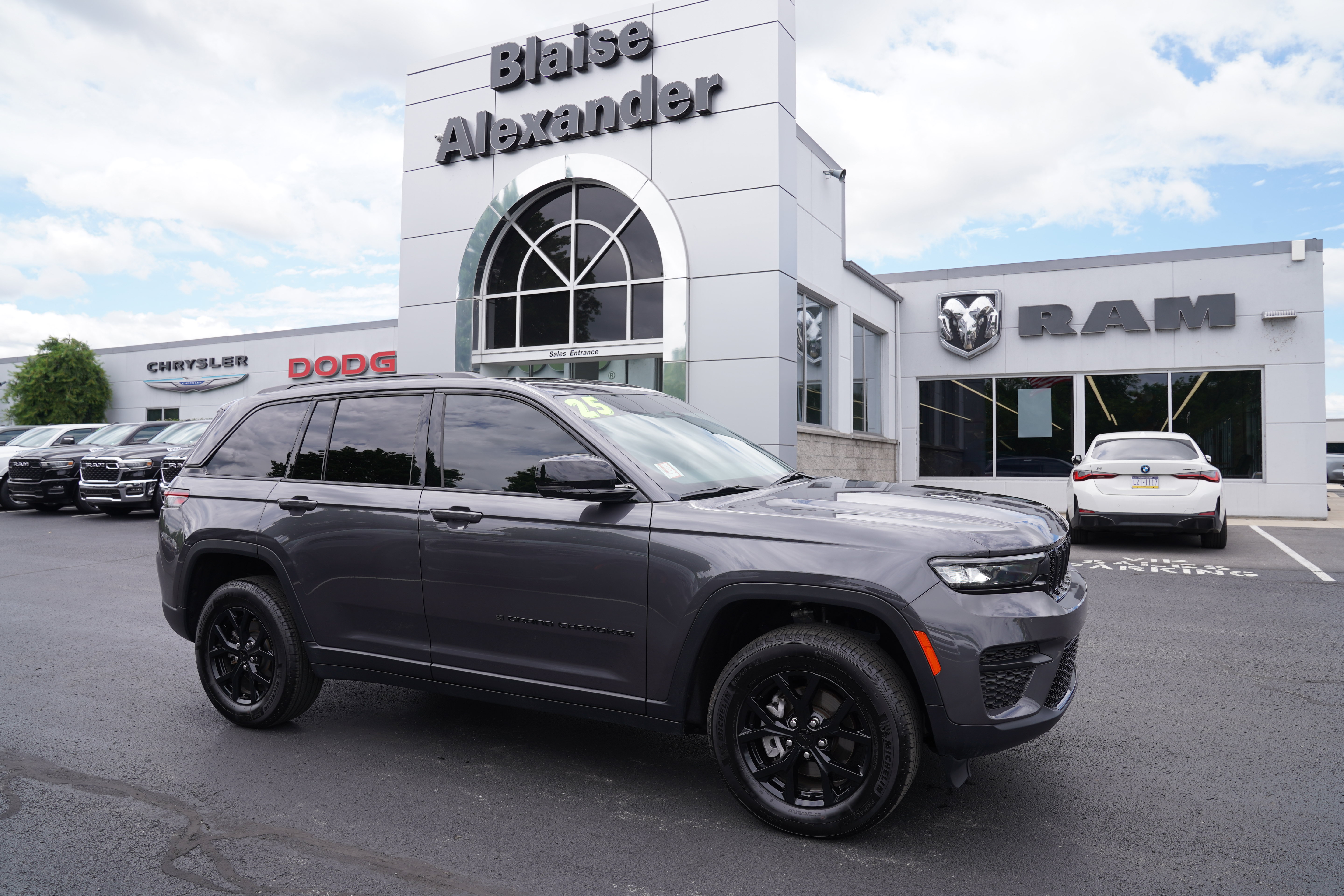 Used 2025 Jeep Grand Cherokee Altitude