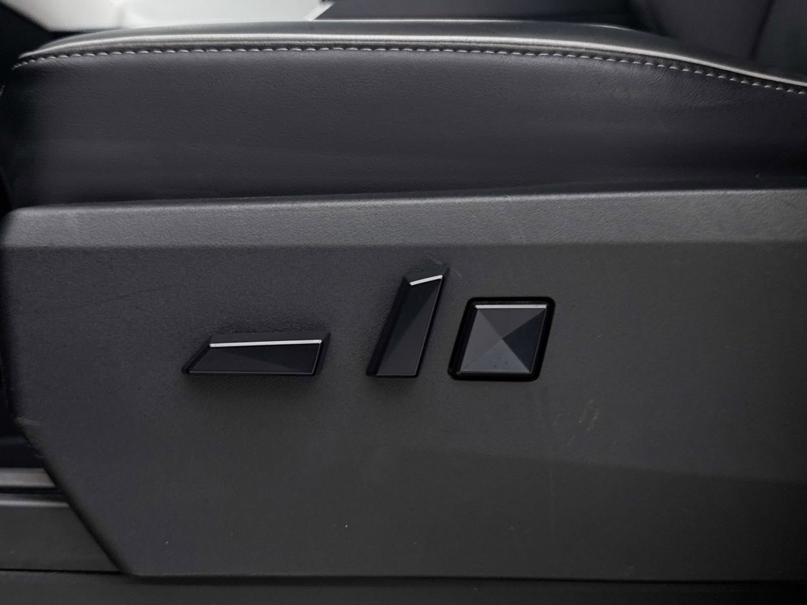 2024 Tesla Cybertruck AWD Crew Cab