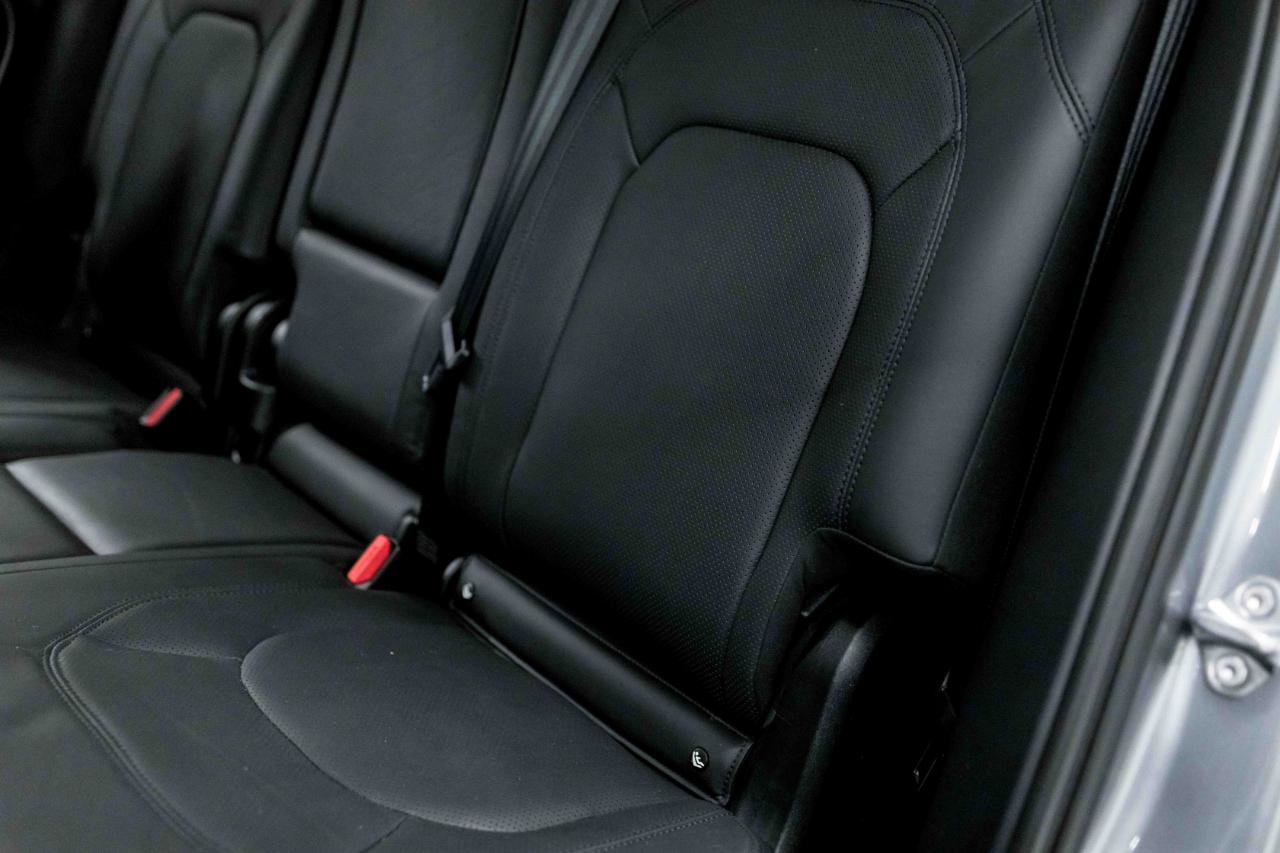 2023 Land Rover Defender 130 SE