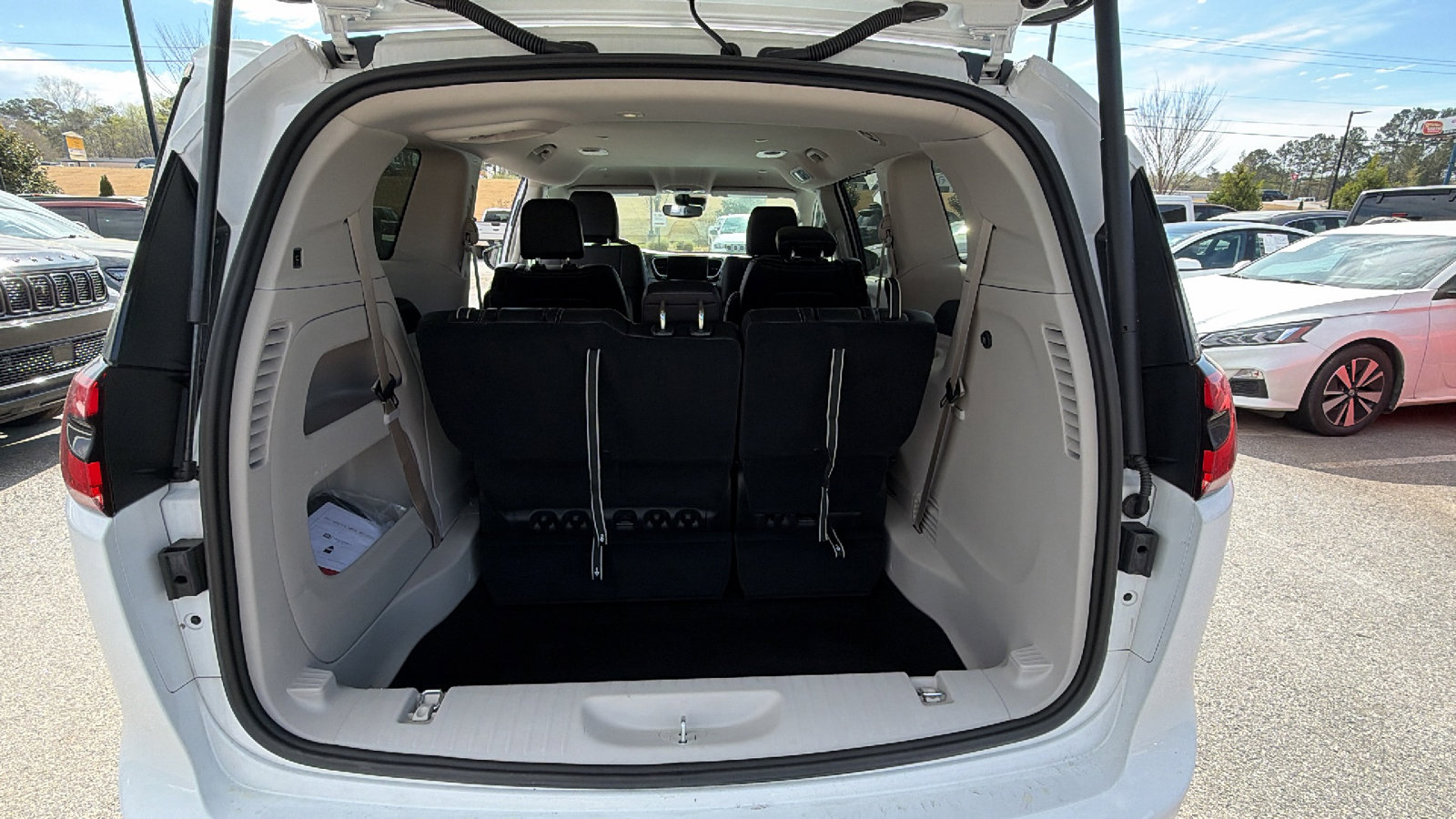 2024 Chrysler Pacifica Touring-L