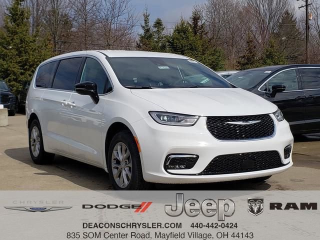 New 2026 Chrysler Pacifica Select