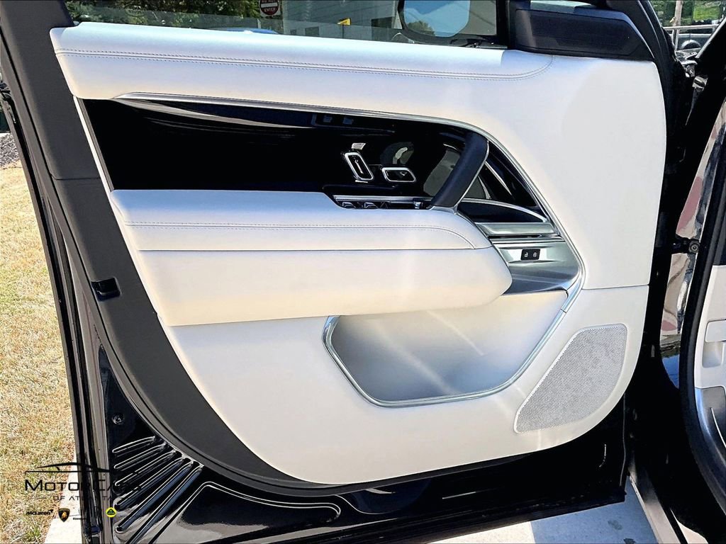 2025 Land Rover Range Rover SE