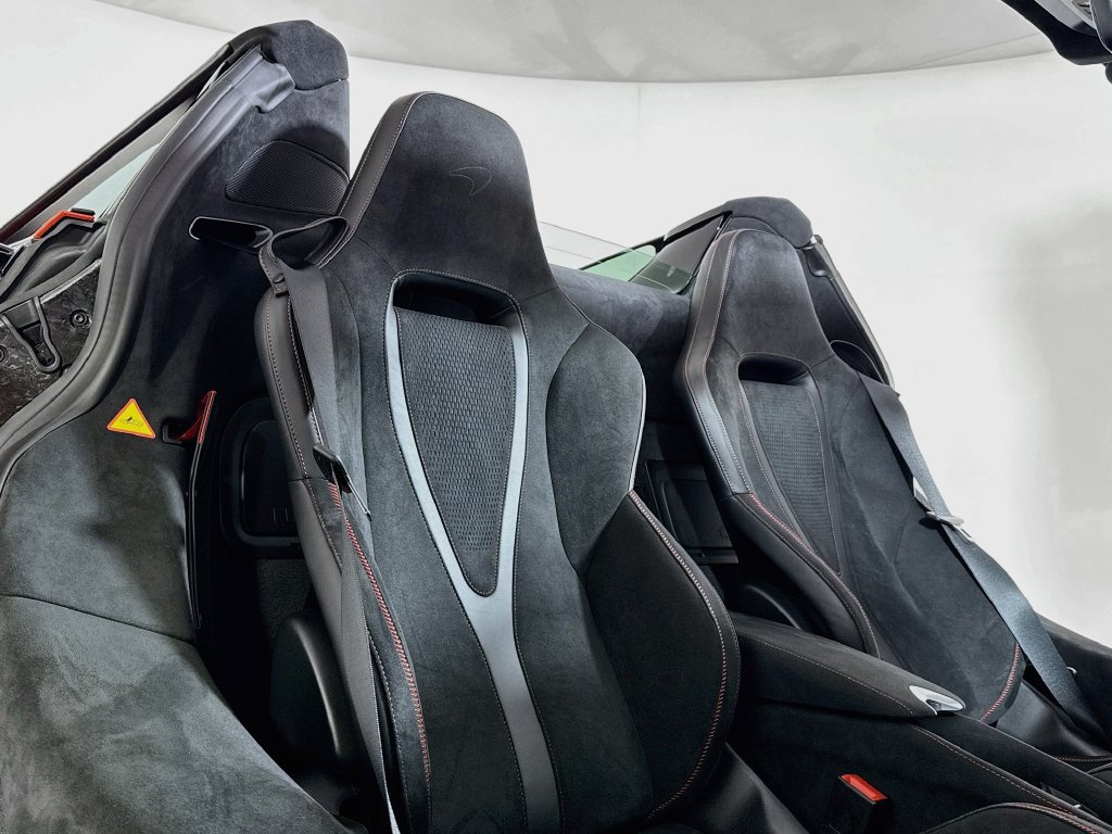 Used 2026 McLaren 750S Spider photo 17