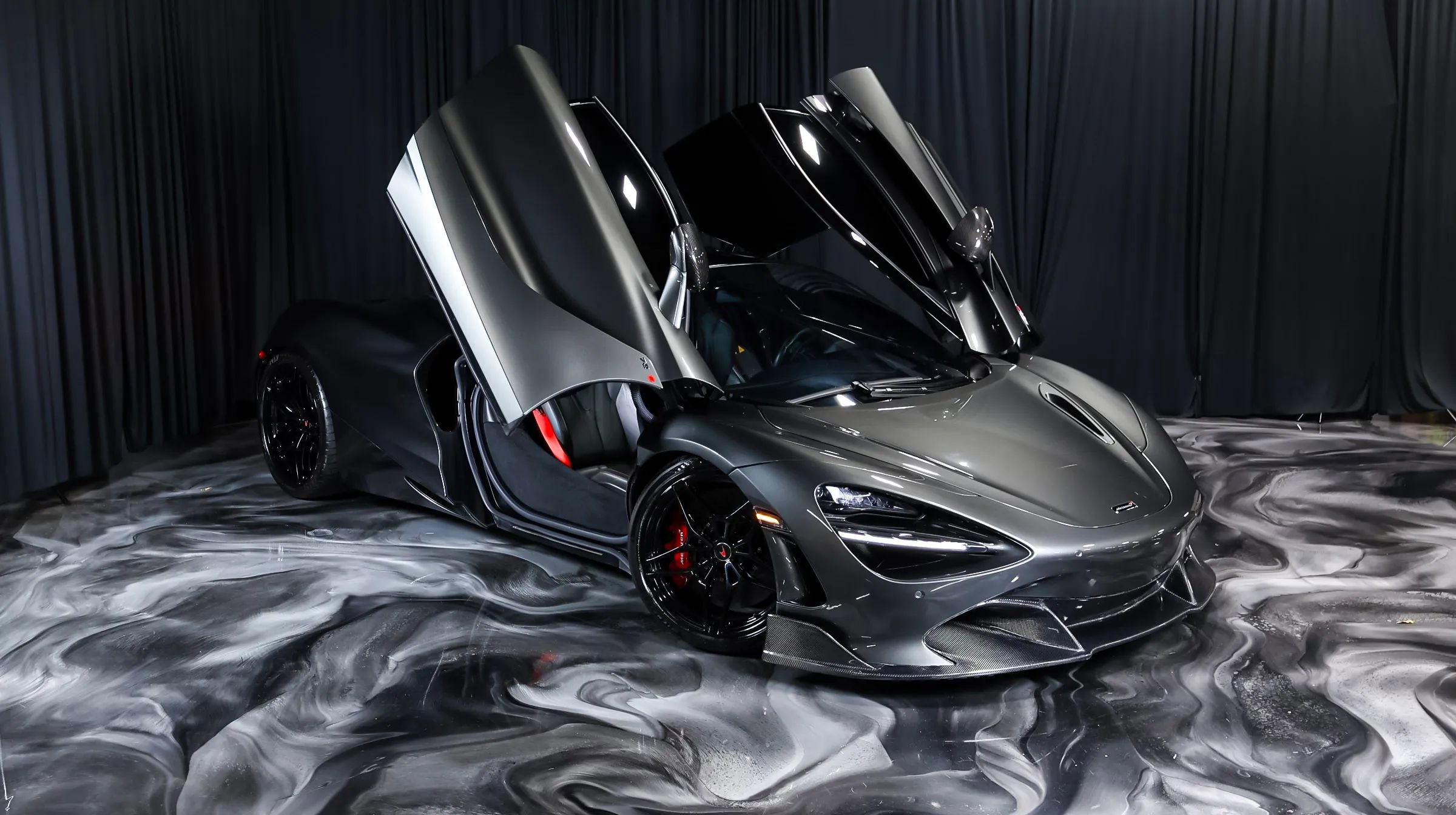 Used 2018 McLaren 720S Luxury photo 8