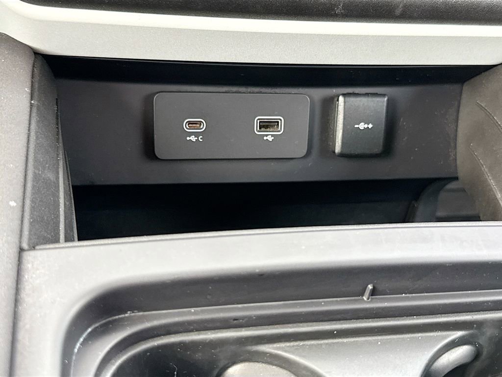 2023 Land Rover Defender 90 SE