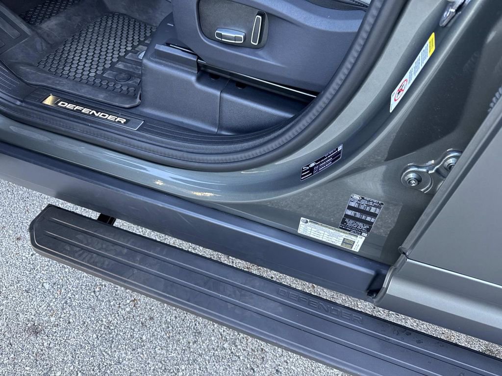 2025 Land Rover Defender 110