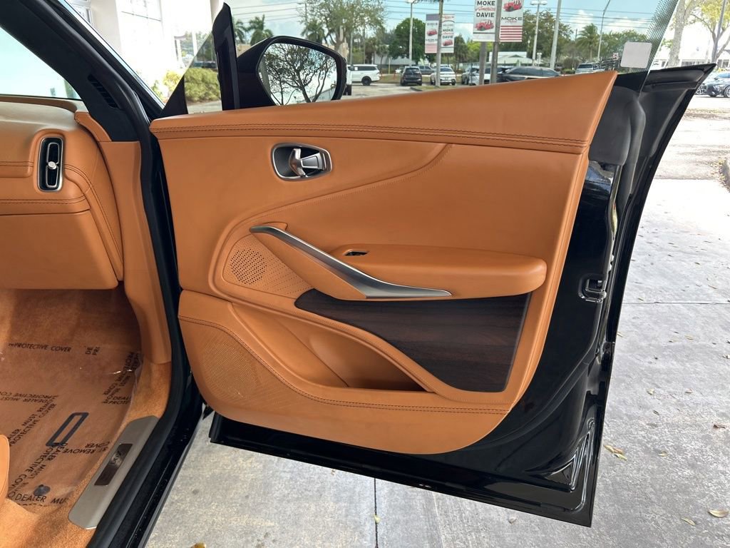 2023 Aston Martin DBX