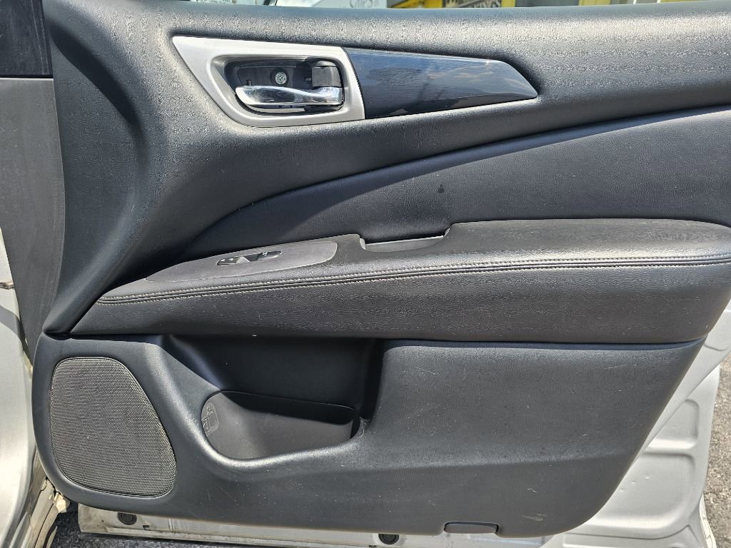 2020 Nissan Pathfinder SV