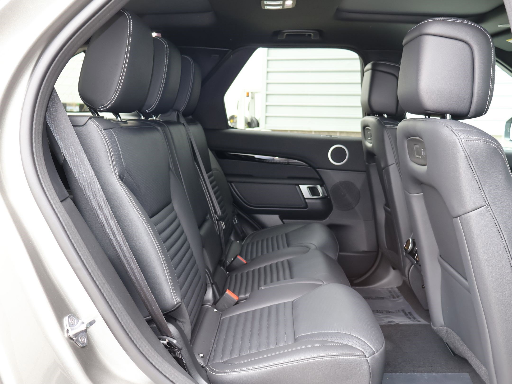 2025 Land Rover Discovery S