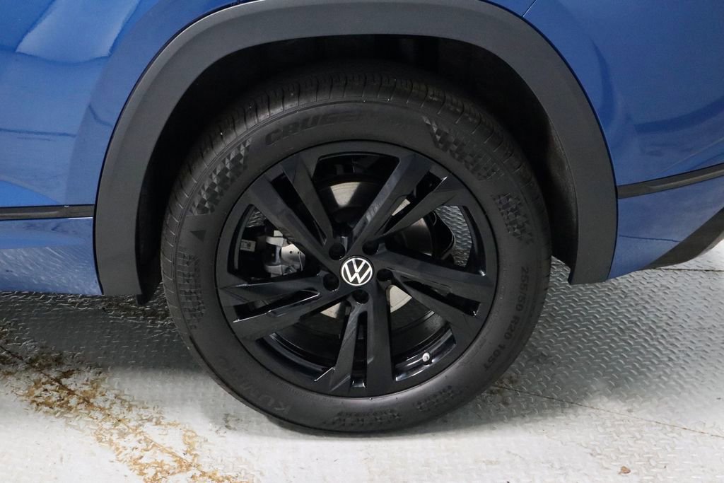 2025 Volkswagen Atlas Cross Sport SEL R-Line