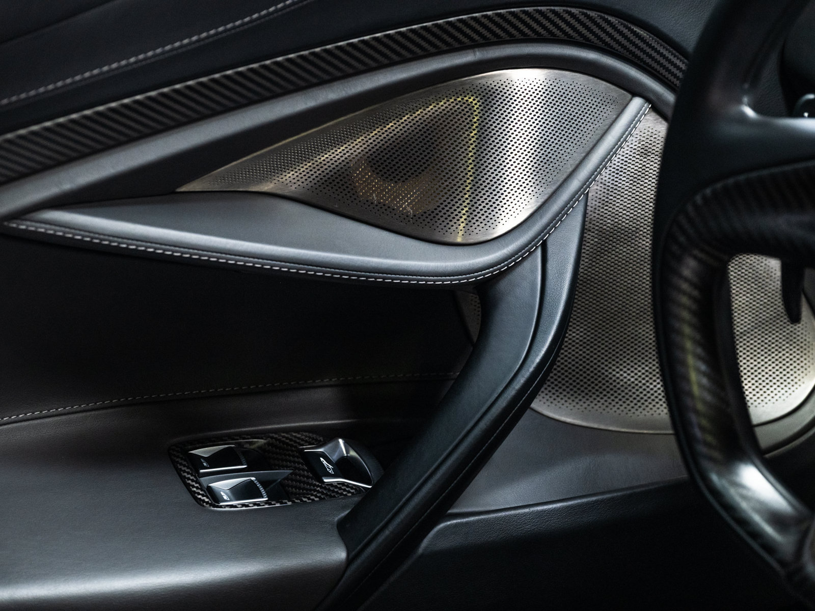 Used 2018 McLaren 720S Luxury photo 35