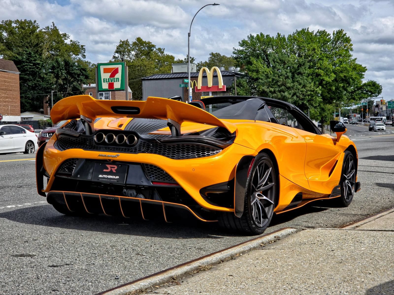 Used 2022 McLaren 765LT photo 8