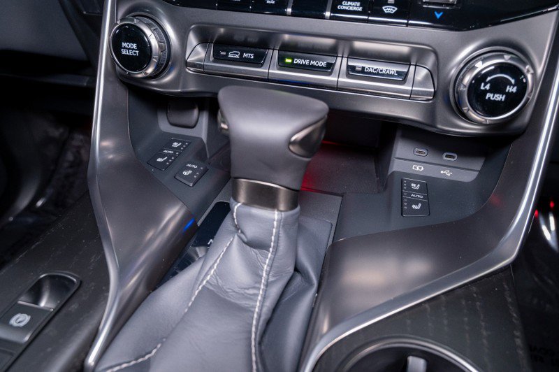 2026 Lexus LX 600 4WD w/ Luxury Package