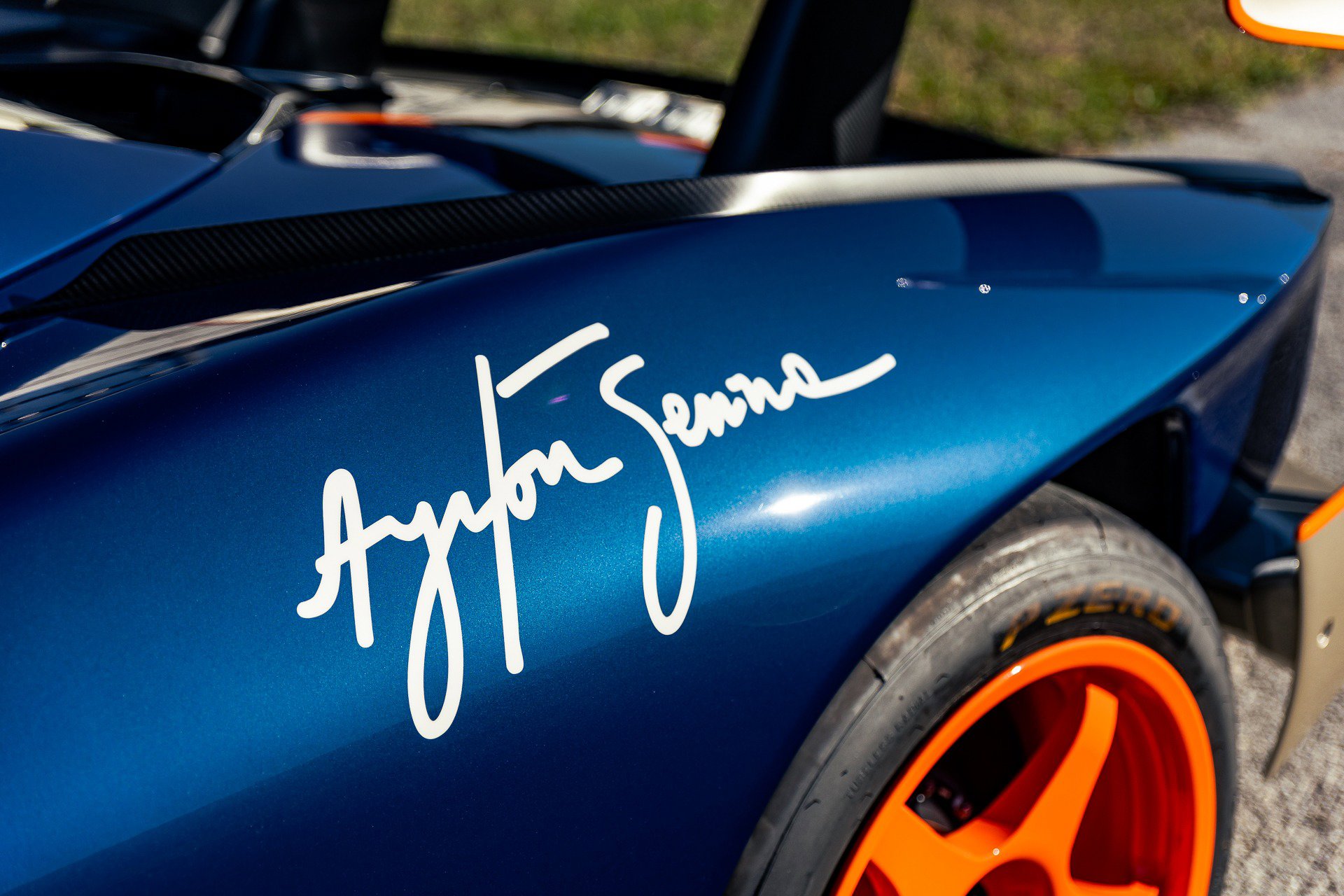 Used 2020 McLaren Senna photo 12