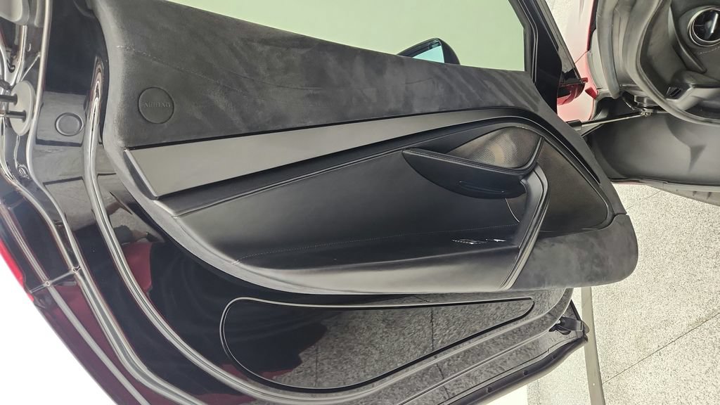 Used 2018 McLaren 720S Performance photo 44
