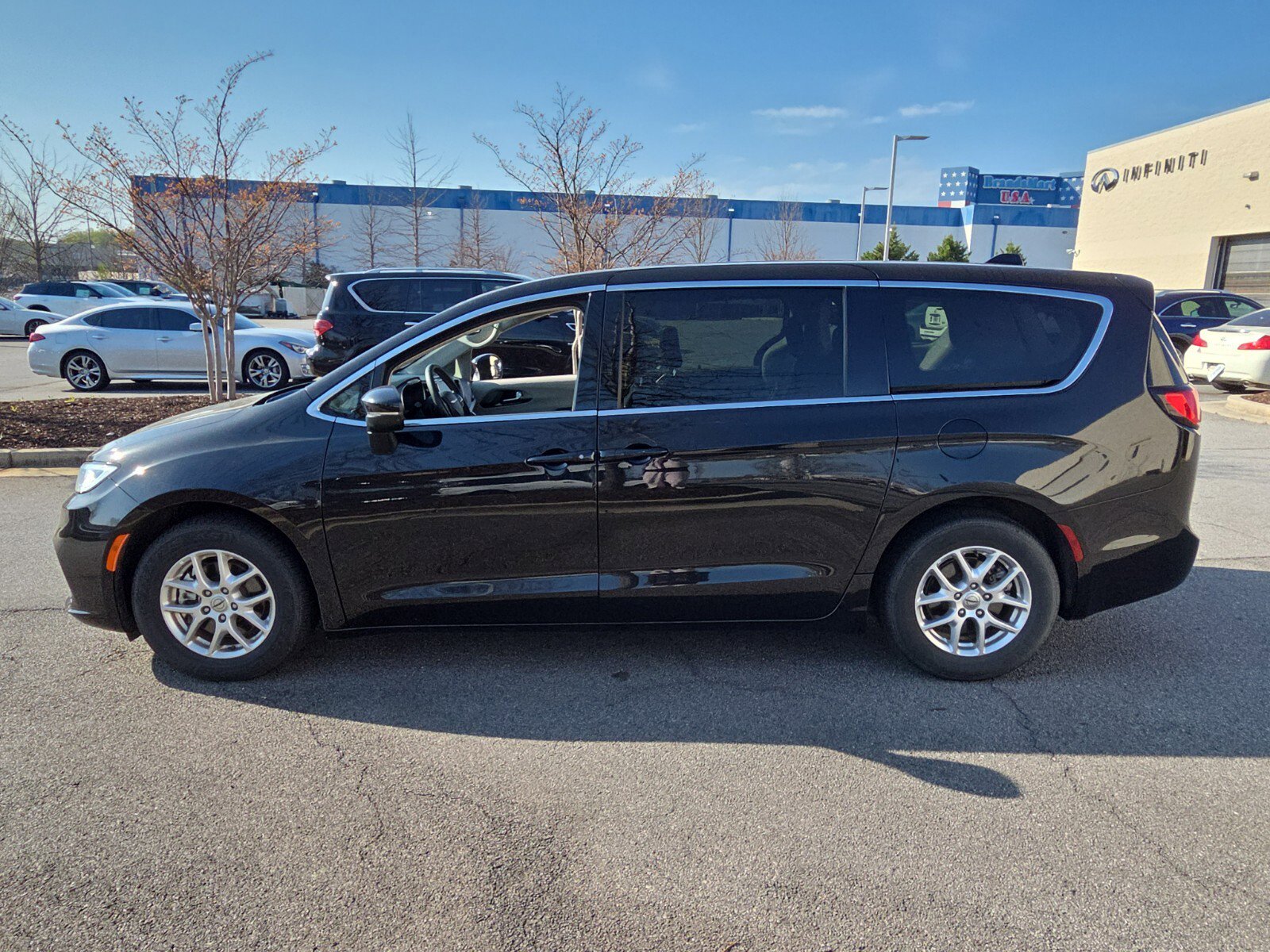 2023 Chrysler Pacifica Touring-L