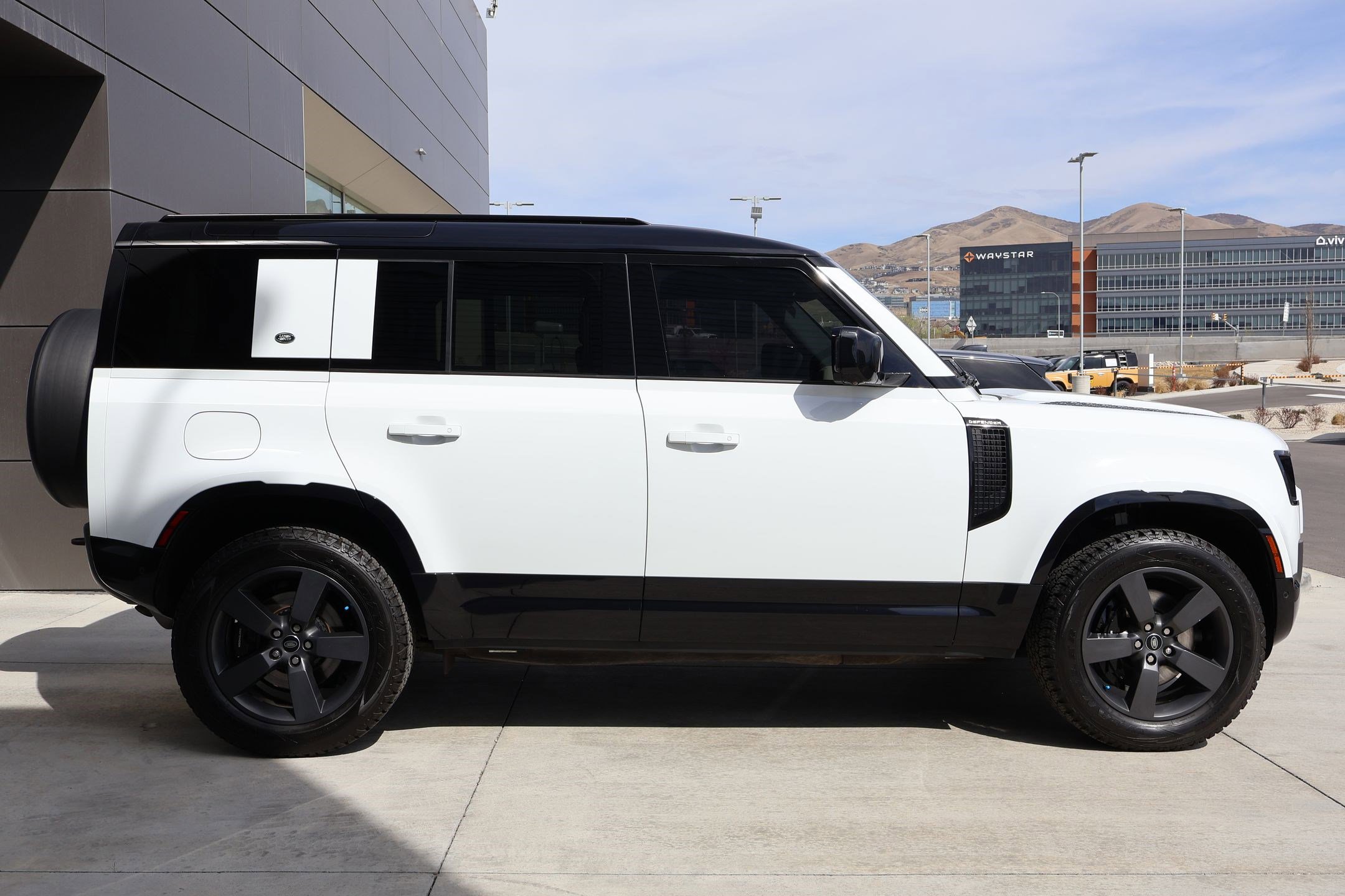 2023 Land Rover Defender 110 X-Dynamic SE