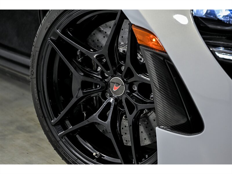 Used 2018 McLaren 720S photo 3