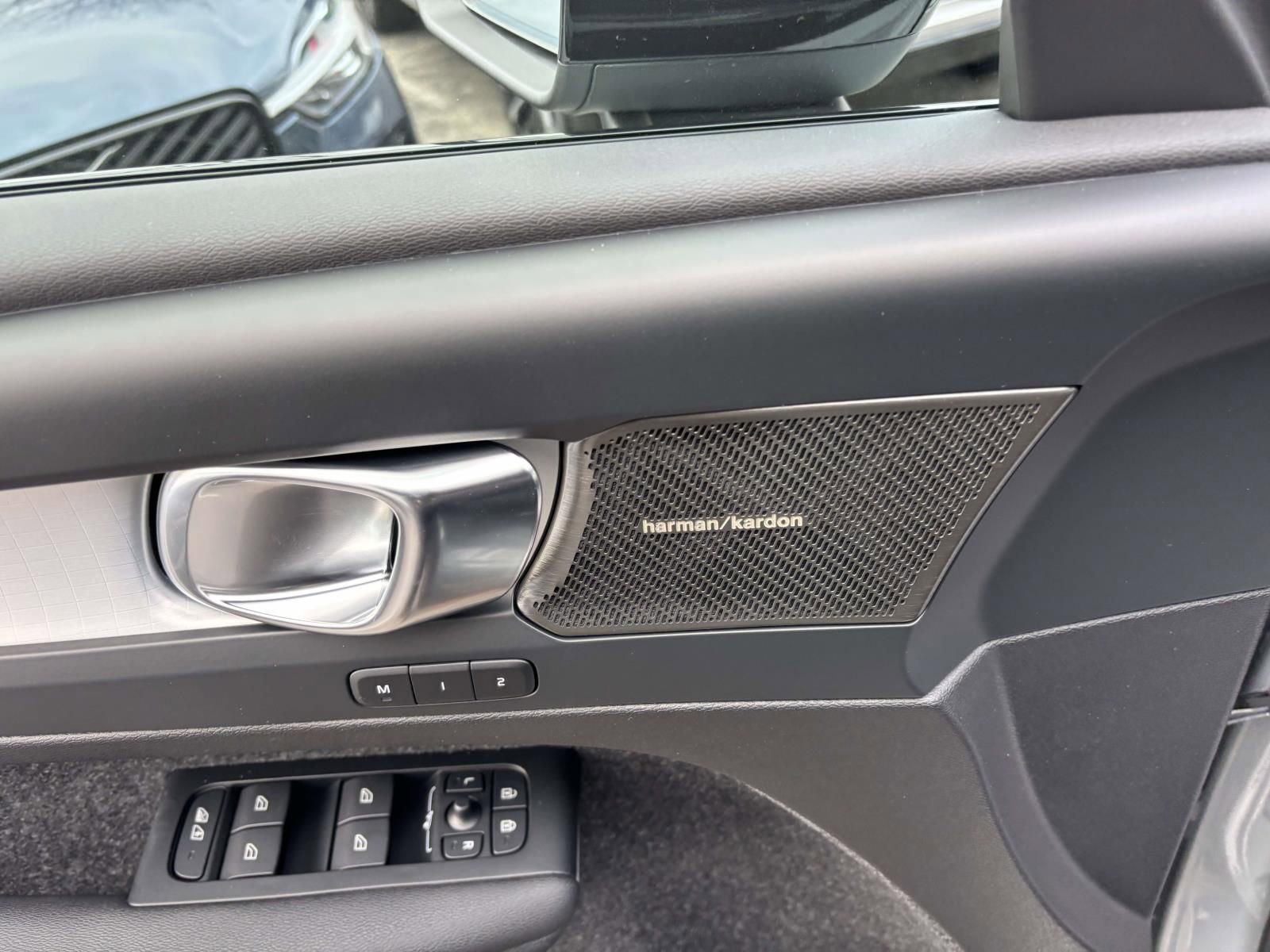 2026 Volvo Xc40 B5 Ultra