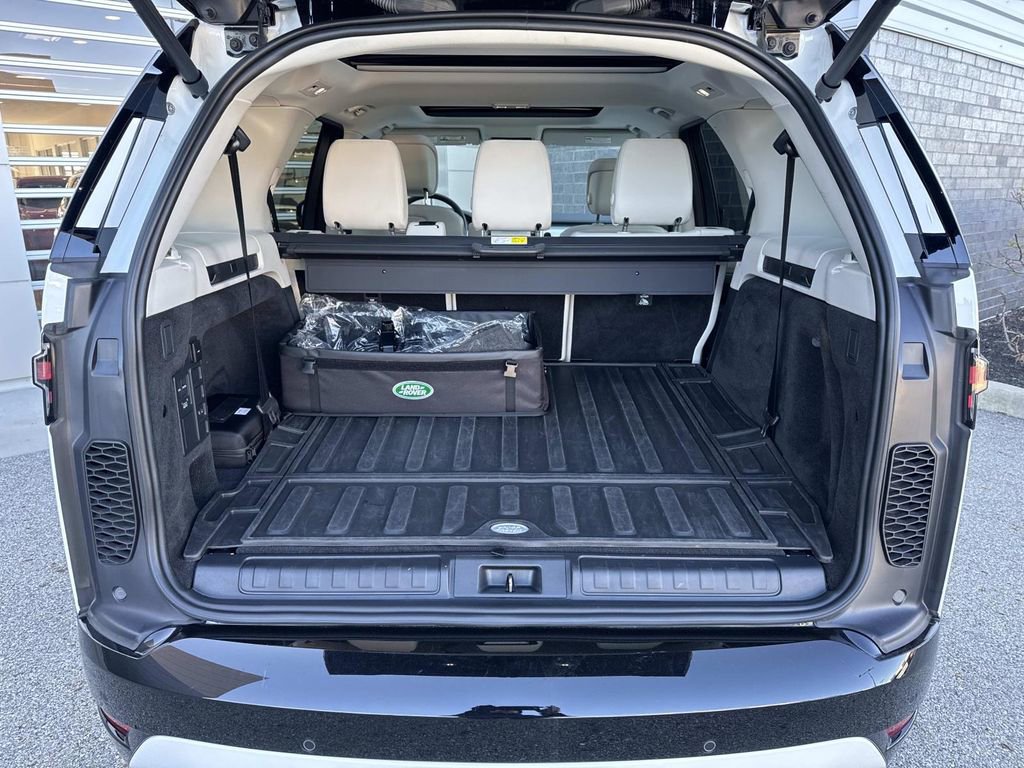 2025 Land Rover Discovery Dynamic SE