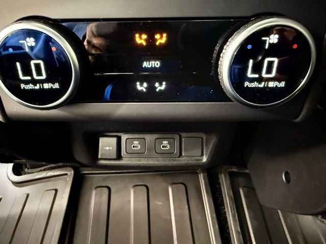 2025 Land Rover Discovery Dynamic SE