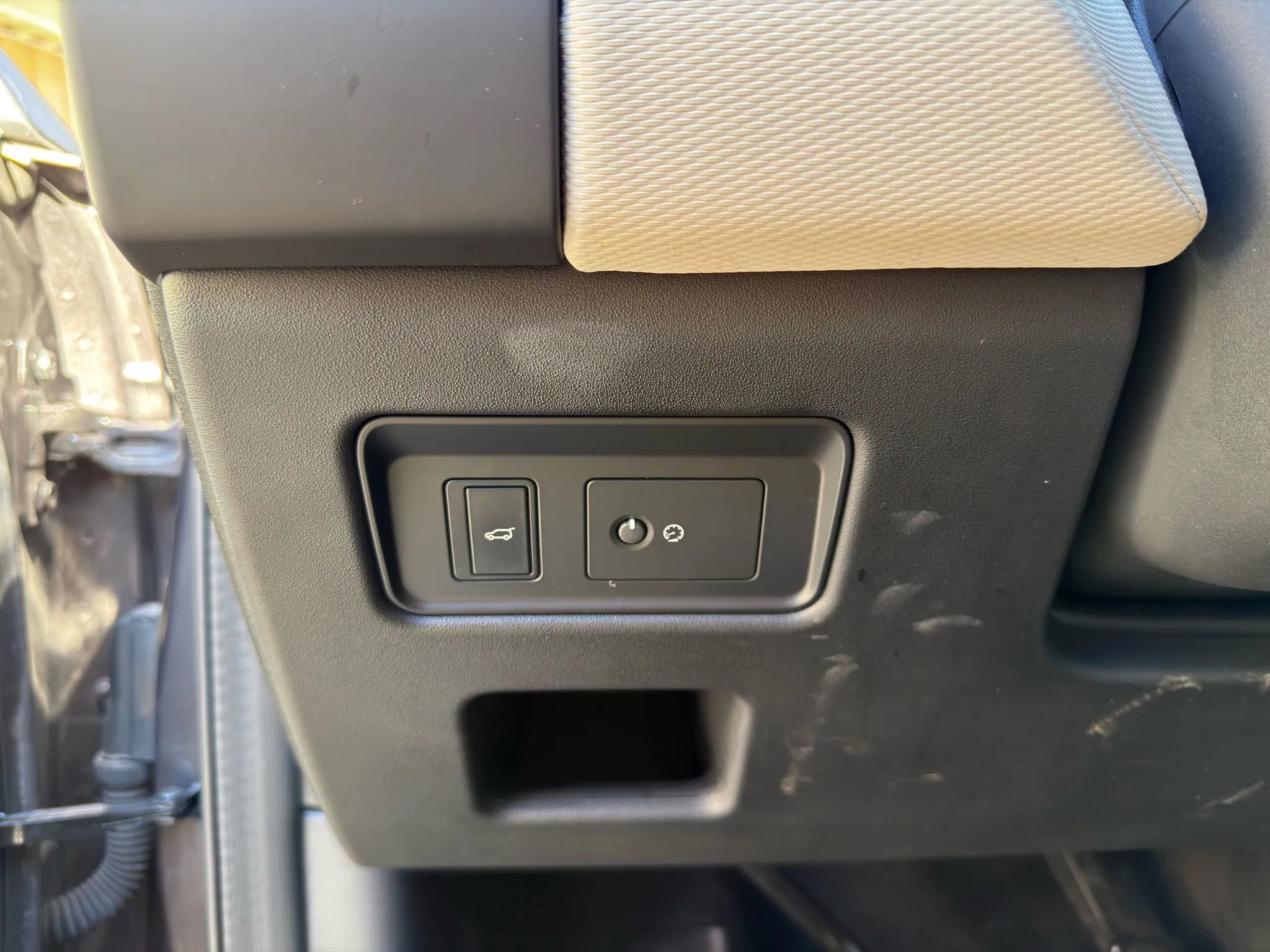 2023 Land Rover Discovery Metropolitan Edition