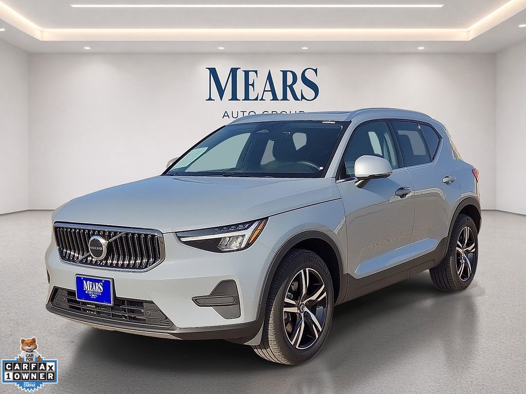 Used 2025 Volvo XC40 B5 Core