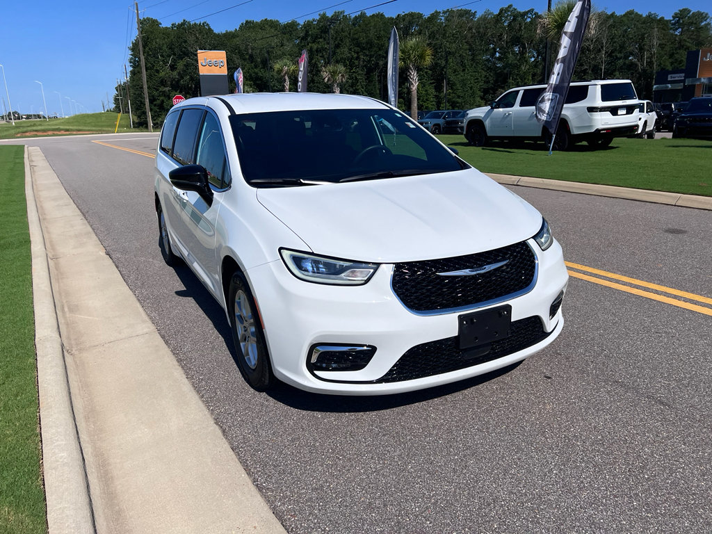 Certified 2025 Chrysler Pacifica Select