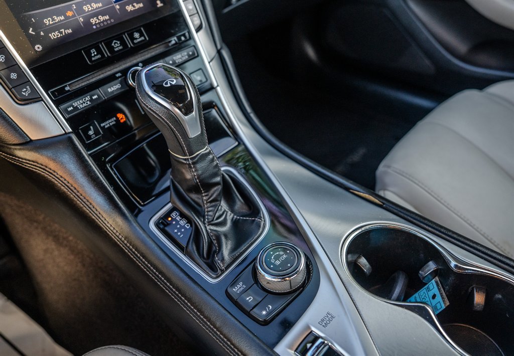 2017 INFINITI Q60 3.0t