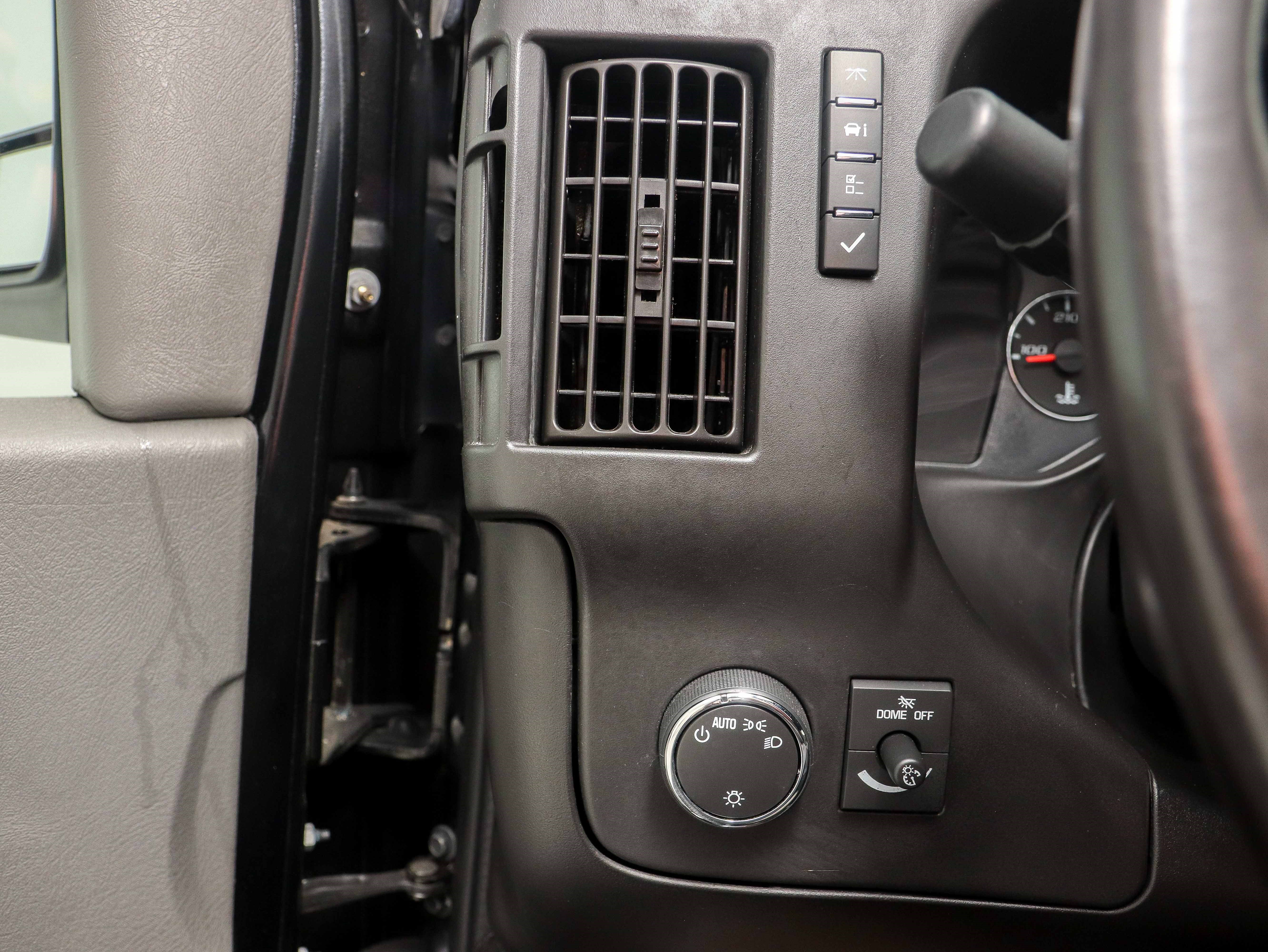 2019 Chevrolet Express Passenger LT - Photo 20