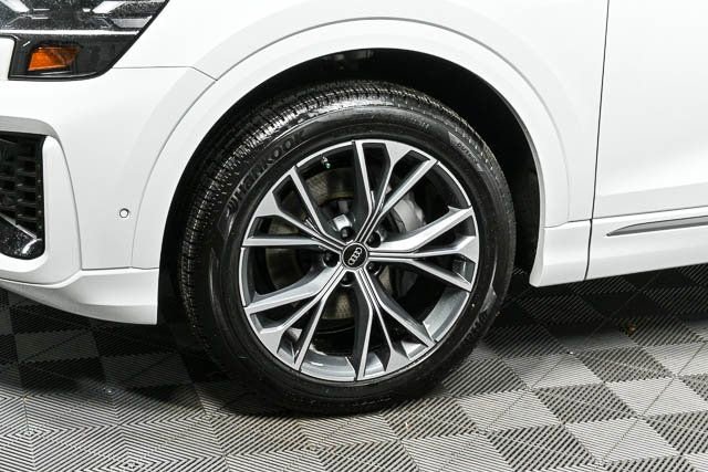 2025 Audi Q8 Premium