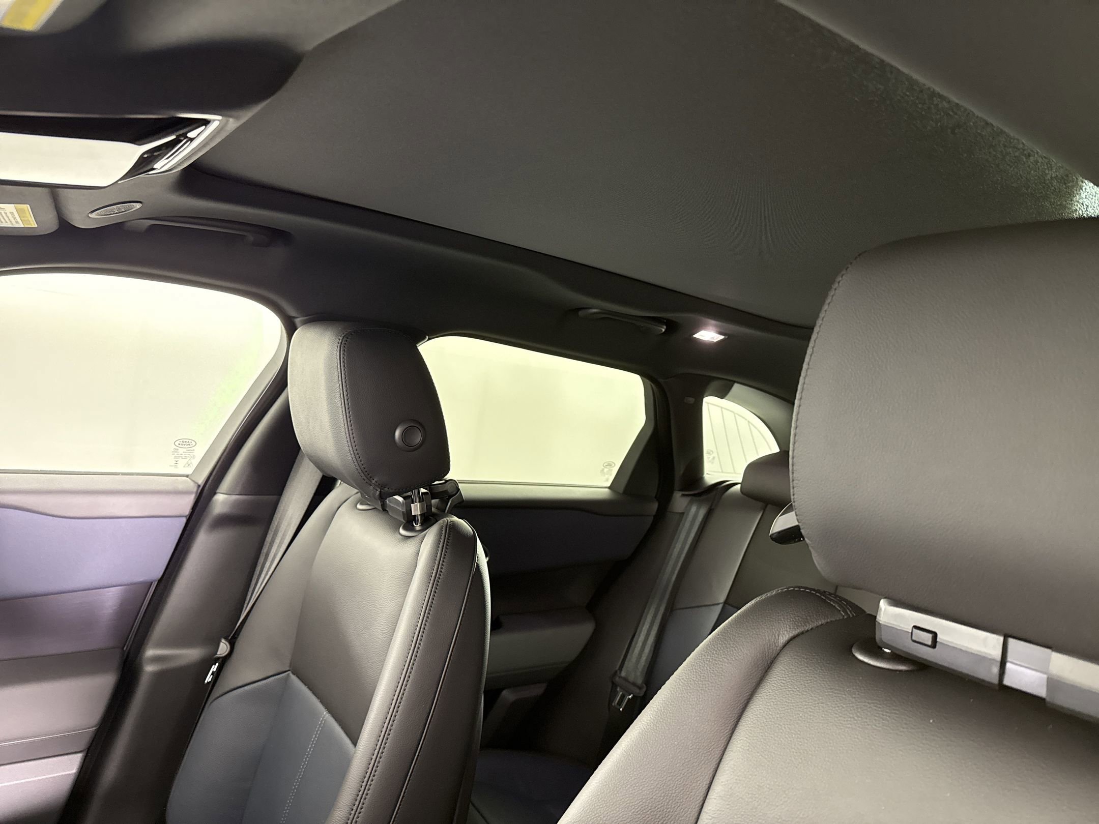 2026 Land Rover Range Rover Velar Dynamic SE