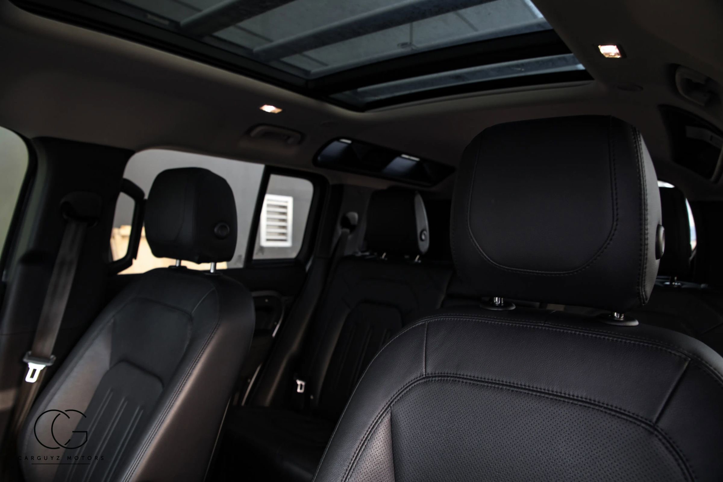 2022 Land Rover Defender 110 SE