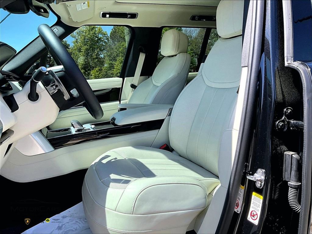 2025 Land Rover Range Rover SE