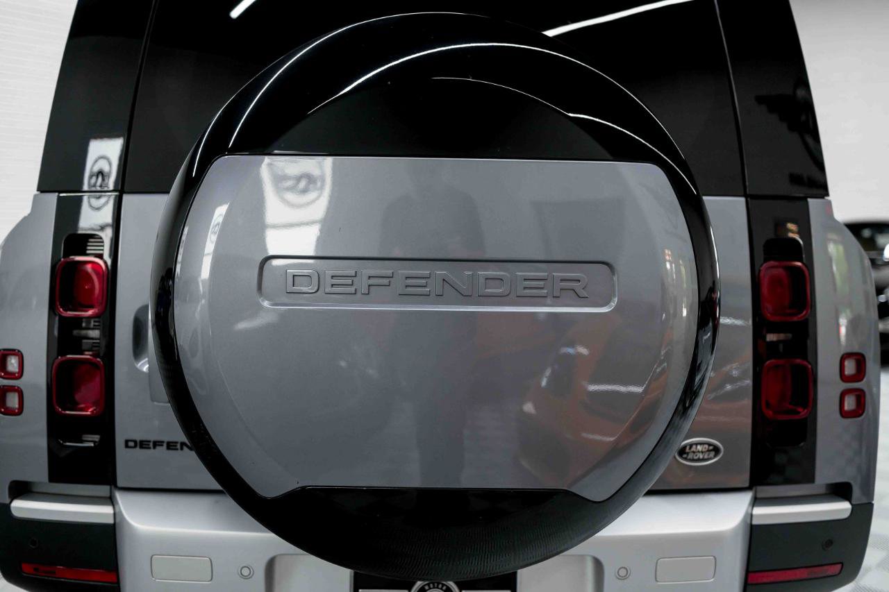 2023 Land Rover Defender 130 SE